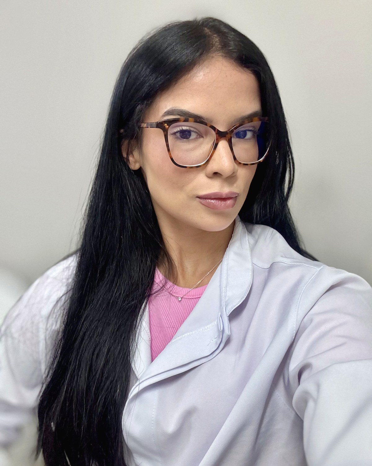 Dra. Thamyres Prates, CRM-ES 19689, especialista em Medicina do Estilo de Vida
